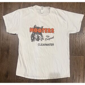 Hooters‎ Clearwater Florida White Graphic T-Shirt Size Large The Original